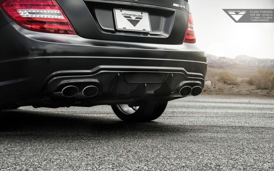  Mercedes-Benz C63 AMG by Vorsteiner 2015 года  (фото 7 из 12)